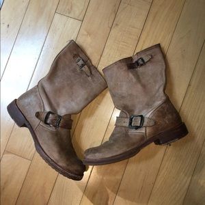 Frye Short Veronica.